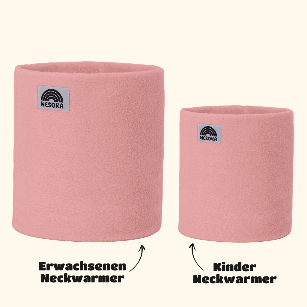 Eltern + Kind Bundle - Fleece Neckwarmer Peachy Rose: Zwei pinke, handgemachte Wesora-Schlauchschals für Erwachsene und Kinder, ideal für Outdoor-Abenteuer.