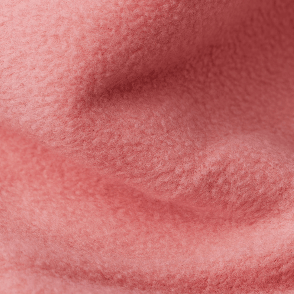 Eltern + Kind Bundle - Fleece Neckwarmer Peachy Rose mit weicher, flauschiger Oberfläche, Nahaufnahme der zarten Fasern und Falten des Materials.