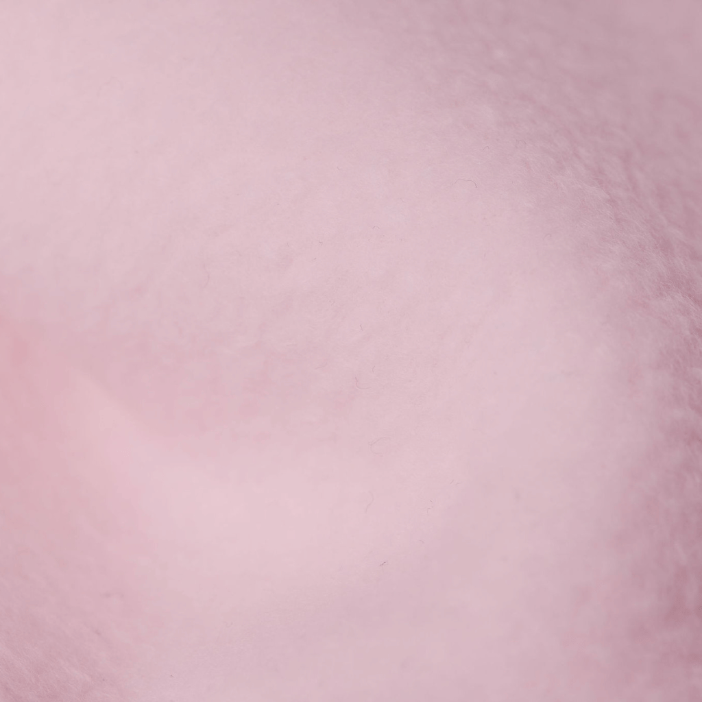 Eltern + Kind Bundle - Fleece Neckwarmer Candy Rose, weiche flauschige Oberfläche, nah aufgenommen, symbolisiert die kuschelige Wärme und den Stil von WESORA.