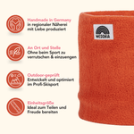 Fleece Neckwarmer - Autumn Nectar, leuchtend orange, mit WESORA-Logo, handgefertigt in Deutschland, rutschfest, für Outdoor-Aktivitäten entwickelt.