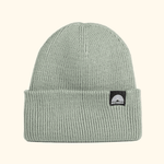 Beanie - Fresh Mint mit gefalteter Krempe und schwarzem Label von WESORA, aus recyceltem Polyester, bietet Komfort durch doppelten Rippstrick.