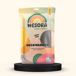 Fleece Neckwarmer - Cloudy Grey im pastellfarbenen, wiederverwendbaren Beutel mit Regenbogen-Design, Einblick ins graue Gewebe, wind- und wetterfest.