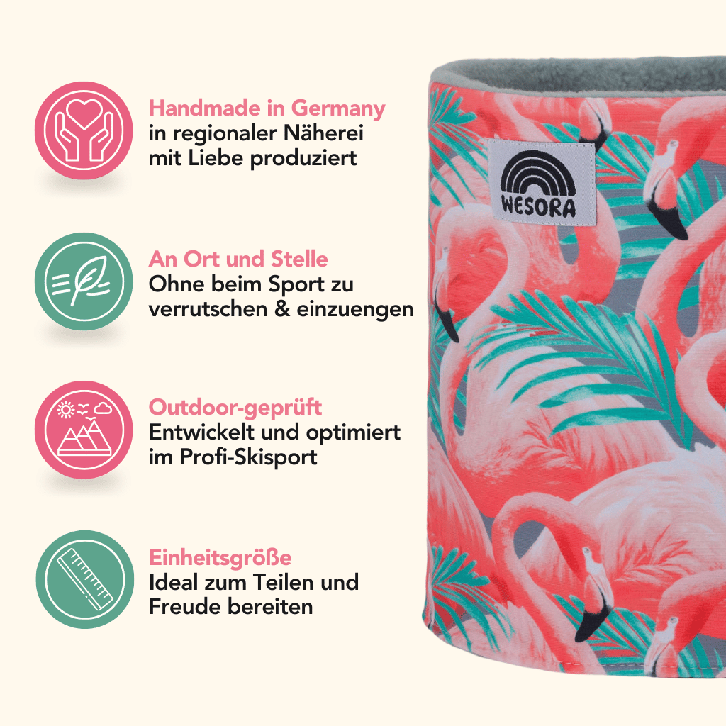 Printed Neckwarmer - Flamingo Paradise mit lebendigem Flamingo-Muster, präsentiert mit vier Feature-Icons und deutschen Beschreibungen, Produktaufnahme von WESORA.