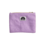 Fleece Zip Bag - Dreamy Lilac aus flauschigem Stoff mit WESORA-Label, nachhaltig gefertigt aus Stoffresten in Deutschland, ideal für unterwegs.