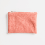 Fleece Zip Bag - Peachy Rose mit flauschigem Sherpa-Stoff und praktischem Zipp-Verschluss, ideal für unterwegs.