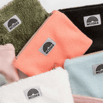 Fleece Zip Bag - Peachy Rose, handgefertigt aus weichem Sherpa-Fleece, mit Regenbogenetikett von WESORA, ideal für Kosmetik oder Kabel, robust mit Reißverschluss.