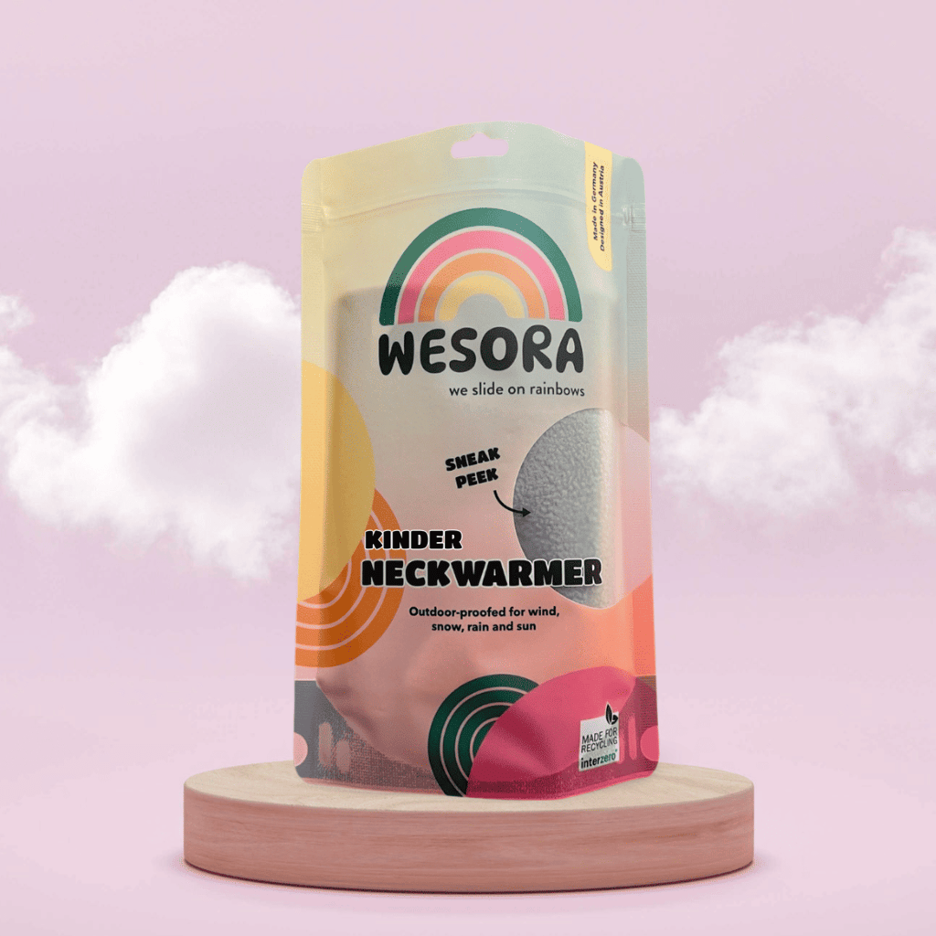 Fleece Neckwarmer - Dreamy Lilac Kid mit Regenbogen-Verpackung und recycelbarem Design, zeigt graues Fleece durch Vorschaufenster, ideal für jedes Wetterabenteuer.