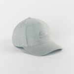 Frottee Cap - Fresh Mint mit gesticktem Regenbogen und WESORN auf der Front, aus weichem, saugfähigem Stoff, fotografiert vor weißem Hintergrund.