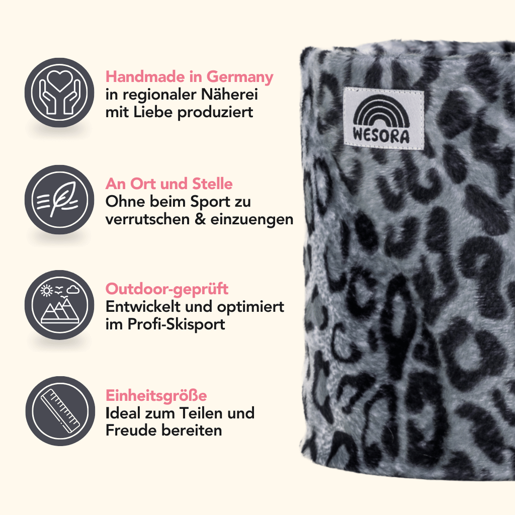Printed Neckwarmer - Grey Leo Fur mit grauem Leopardenmuster, handgemacht in Deutschland, dargestellt mit Fokus auf Funktionalität und Komfort für Outdoor-Aktivitäten.