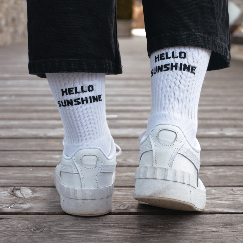 weiße Socken mit Slogan Hello Sunshine und verstärkten Fersen
