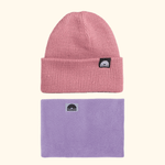 Neckwarmer & Beanie Bundle - Lilac mit Regenbogenlabel, präsentiert auf weißem Hintergrund, zeigt stilvolle, pastellfarbene Accessoires von WESORA.