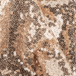 Pailetten Neckwarmer - Sparkle Gold mit glänzenden goldenen Pailletten, Nahaufnahme des schimmernden Stoffes, ideal für strahlende Wintertage.