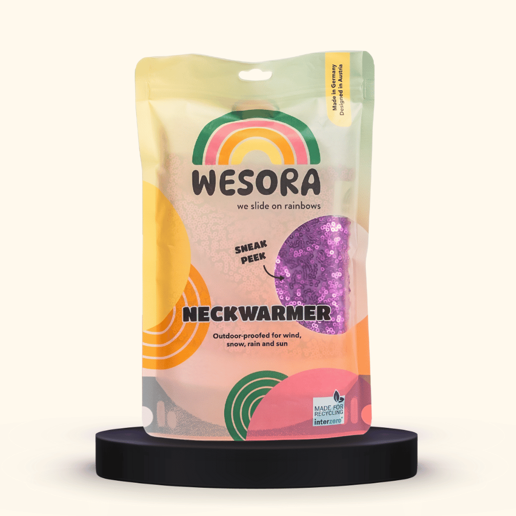 Pailetten Neckwarmer - Sparkle Lilac in wiederverschließbarer Verpackung mit Schau-Fenster, zeigt lila Pailletten, outdoor-tauglich, hergestellt in Deutschland, designt in Österreich.