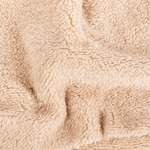 Sherpa Neckwarmer - Fluffy Beige, aus weichem, beigem Fleece, nah aufgenommen. Perfekt für gemütliche, stilvolle Wintertage. Handmade in Deutschland.