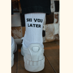 Weisse Sportsocken für Skifahrer aus Baumwolle und verstärkter Ferse - perfekte Begleiter für Apres Ski