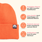 Beanie - Sunset Red mit geripptem, doppellagigem Design und WESORA-Logo, aus recyceltem Polyester, fotografiert in Nahaufnahme, zeigt nachhaltige Materialien.