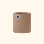 Fleece Neckwarmer - The Teddy Kid, weicher Schlauchschal mit WESORA-Label, ideal für Abenteuer, fotografiert in Nahaufnahme.