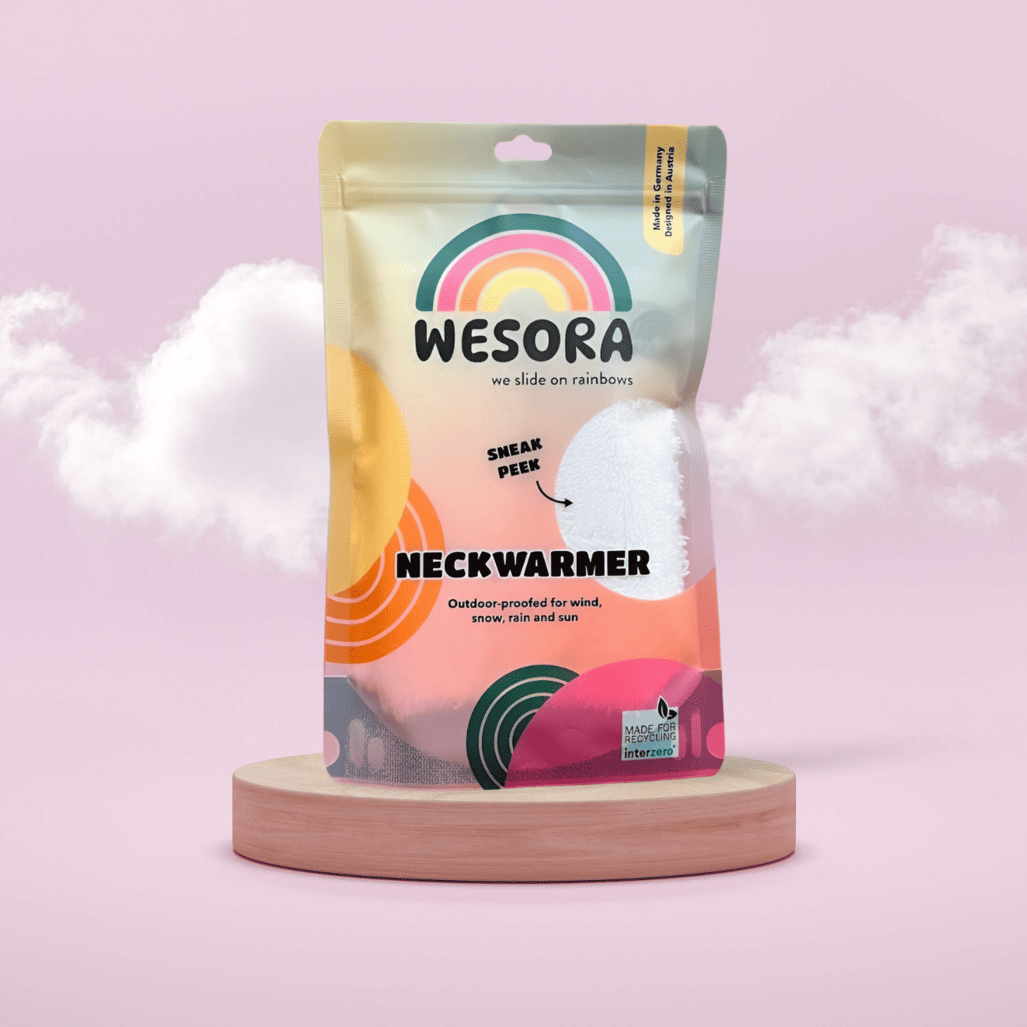 WESORA Fluffy Cloud Sherpa Neckwarmer in flauschigem Weiß gefertigt aus ultraweichem Sherpa Fleece in Verpackung