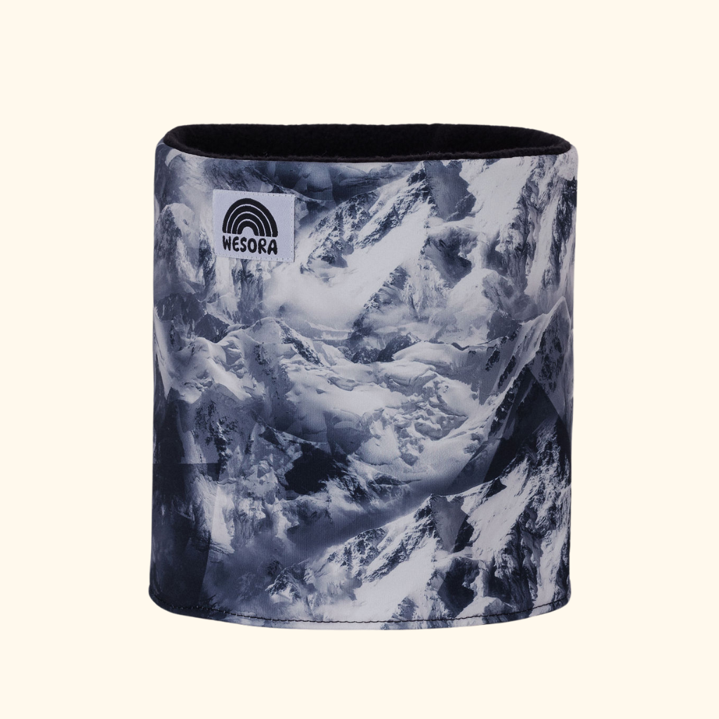 WESORA Mountain Lover Printed Neckwarmer mit majestätischem Berge-Muster gefertigt aus doppellagigem Polar Fleece Produktabbildung