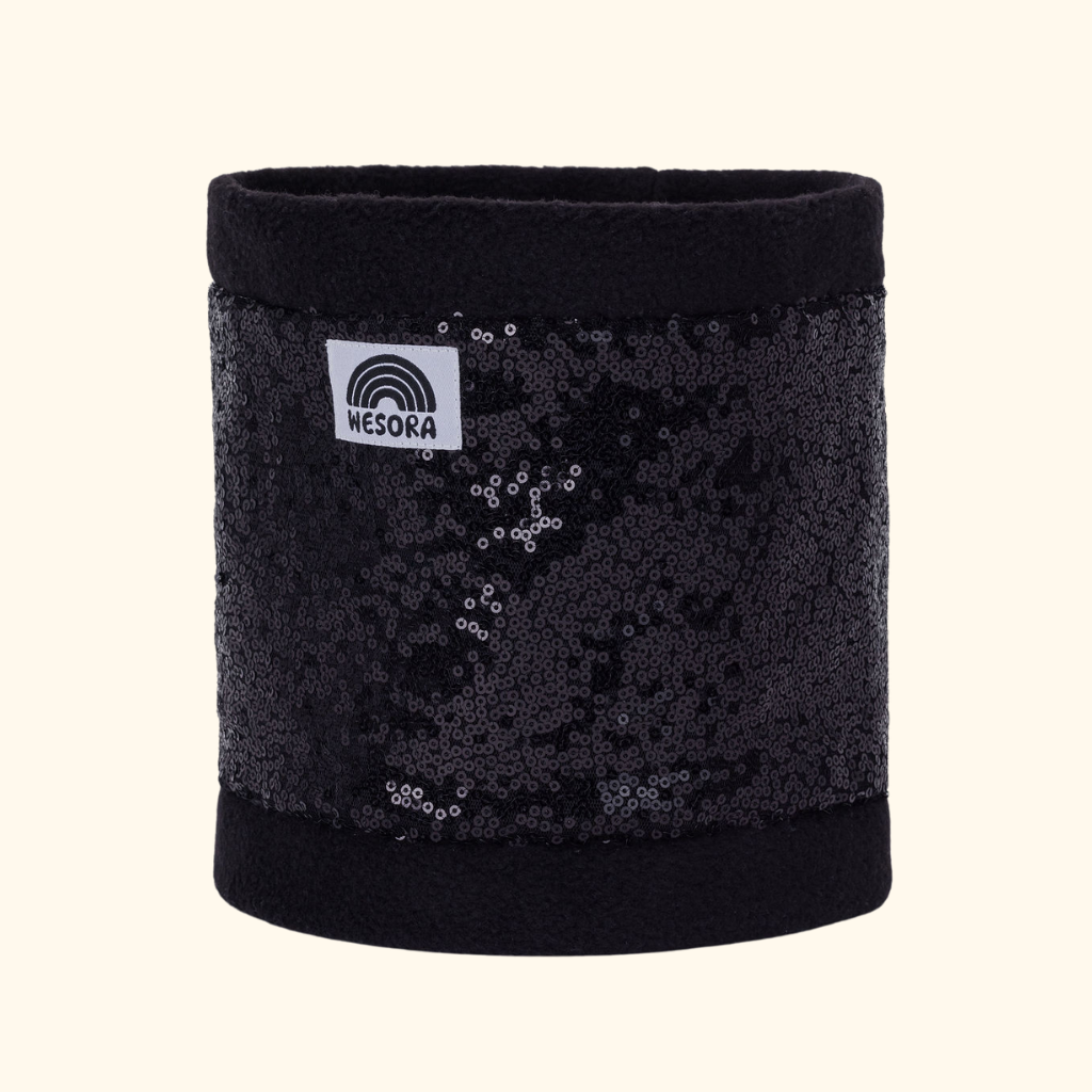 WESORA Sparkle Black Pailletten Neckwarmer in funkelndem Schwarz gefertigt aus doppellagigem Polar Fleece Produktabbildung