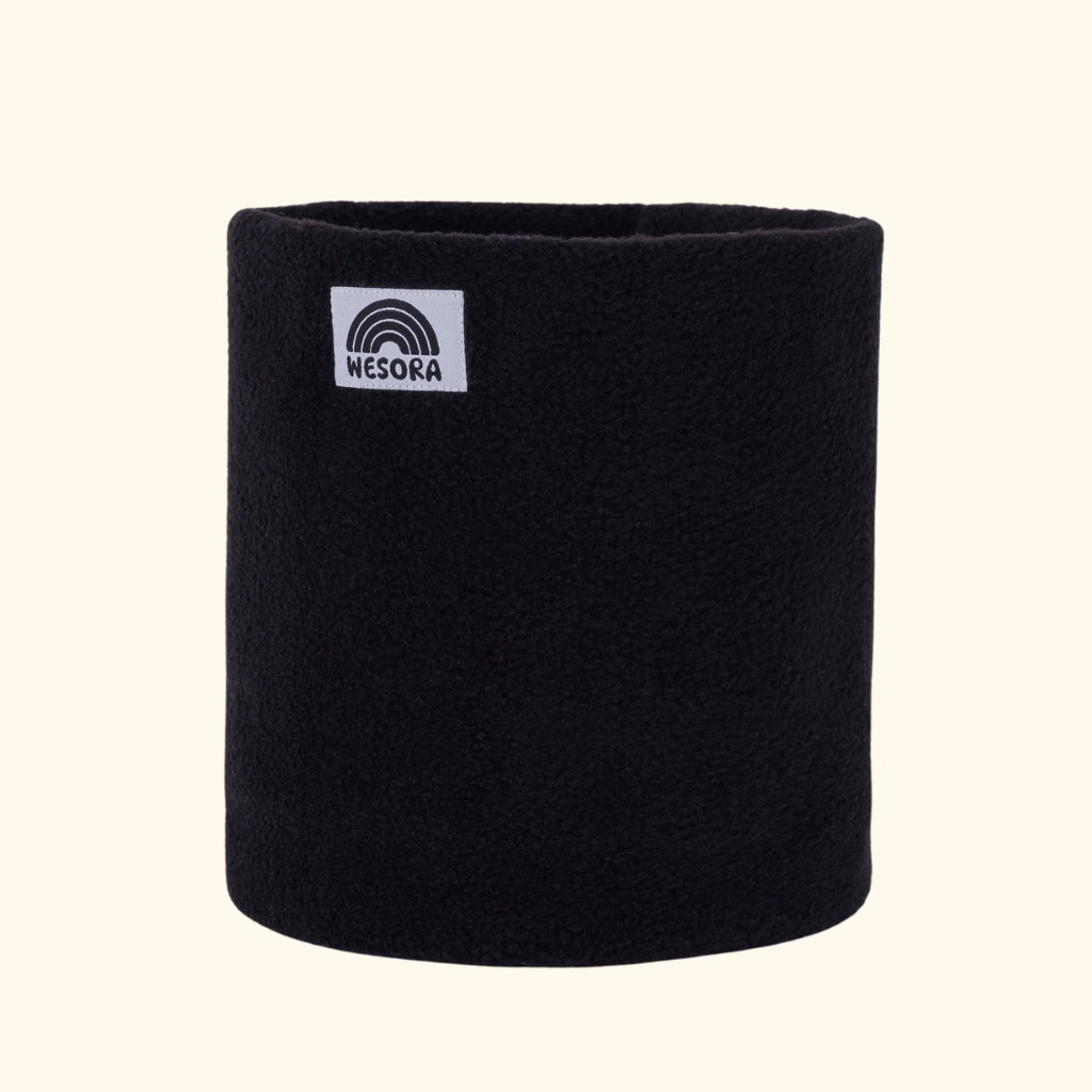 WESORA All Black Uni Neckwarmer in tiefem Schwarz, gefertigt aus doppellagigem Polar Fleece 