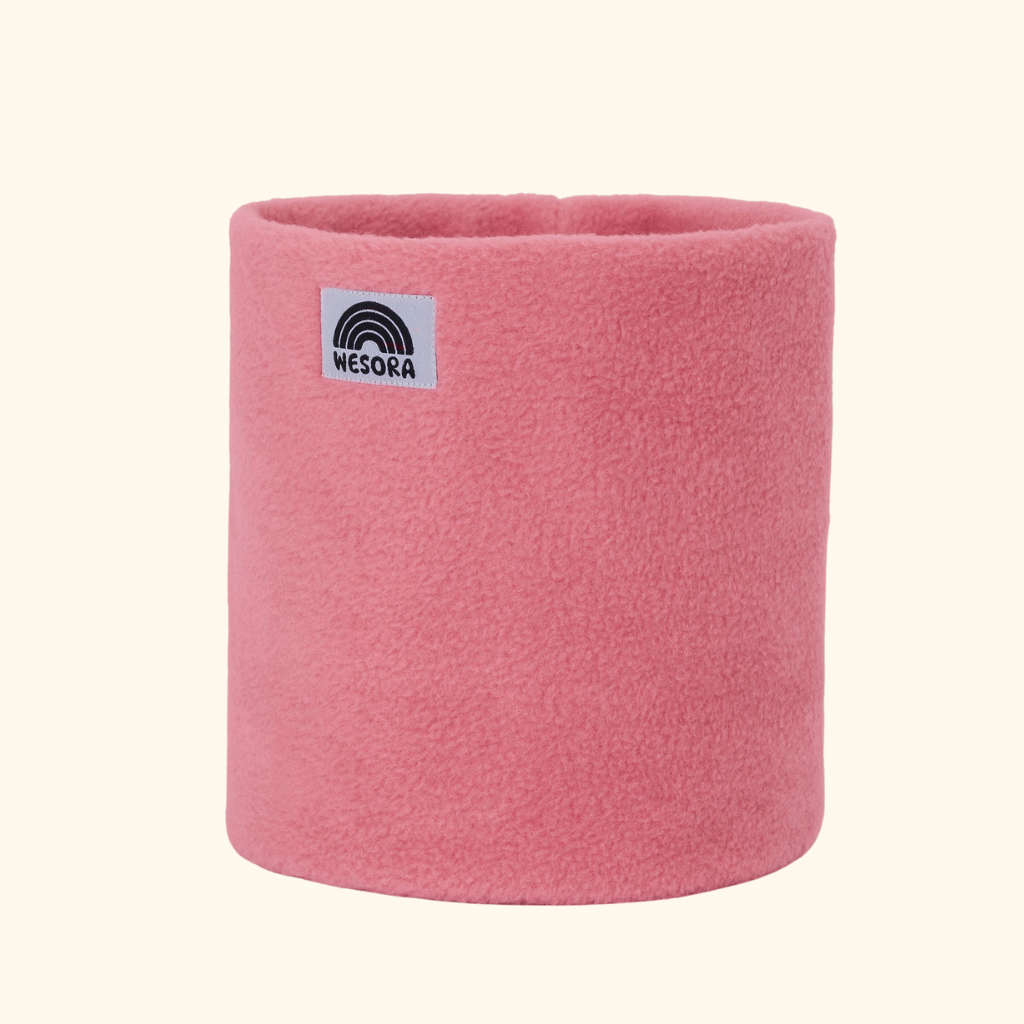 WESORA Berry Blossom Neckwarmer in tiefem Beerenrot, gefertigt aus doppellagigem Polar Fleece 