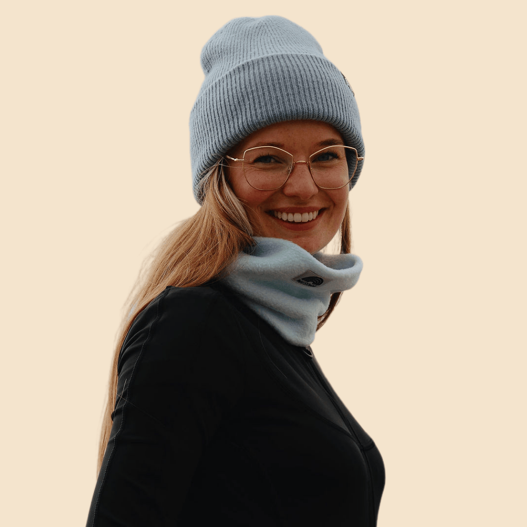 Portraitbild der WESORA Gründerin Franziska mit Neckwarmer und Mütze
